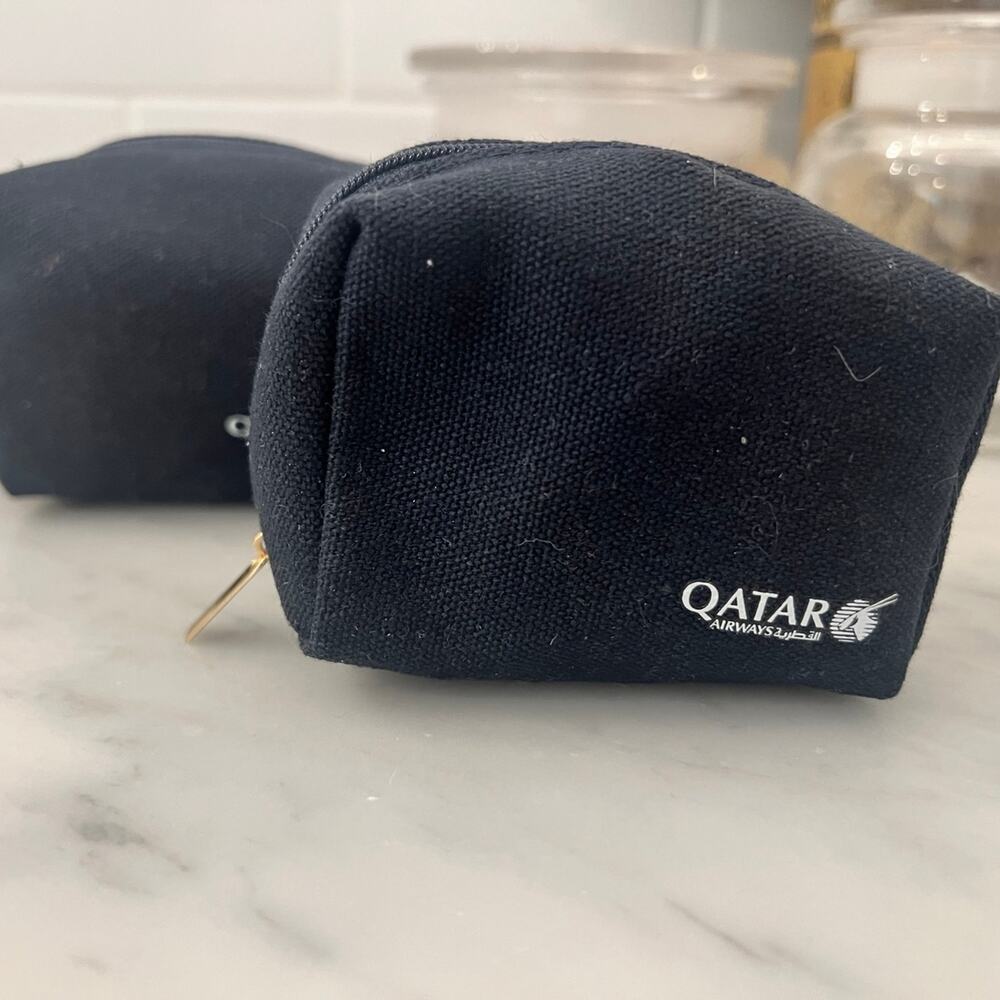 2 Qatar Airlines sleep mask/socks/earplugs